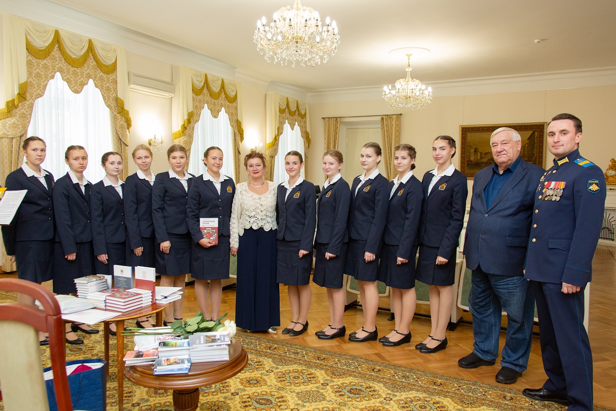 В ЦДРА ПРЕЗЕНТОВАЛИ СБОРНИК «ДОНБАССКОЕ ВРЕМЯ»