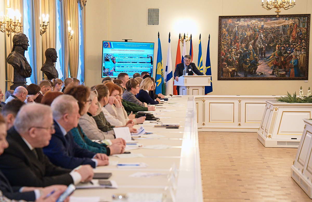 СЕМИНАР В ЦДРА: ВЫСТУПЛЕНИЯ ПО АКТУАЛЬНЫМ ПРОБЛЕМАМ, ОБМЕН ОПЫТОМ, КОНЦЕРТНЫЕ НОМЕРА И ПЕСНИ ДЛЯ УЧАСТНИКОВ СВО