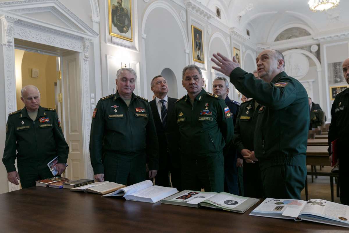 Министр обороны посетил Центральную военно-морскую библиотеку