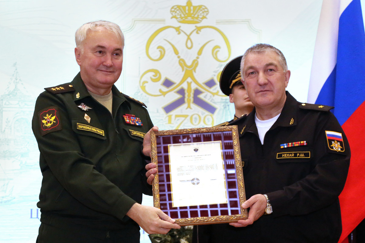 Заместитель Министра обороны РФ Андрей Картаполов поздравил коллектив ЦВММ
