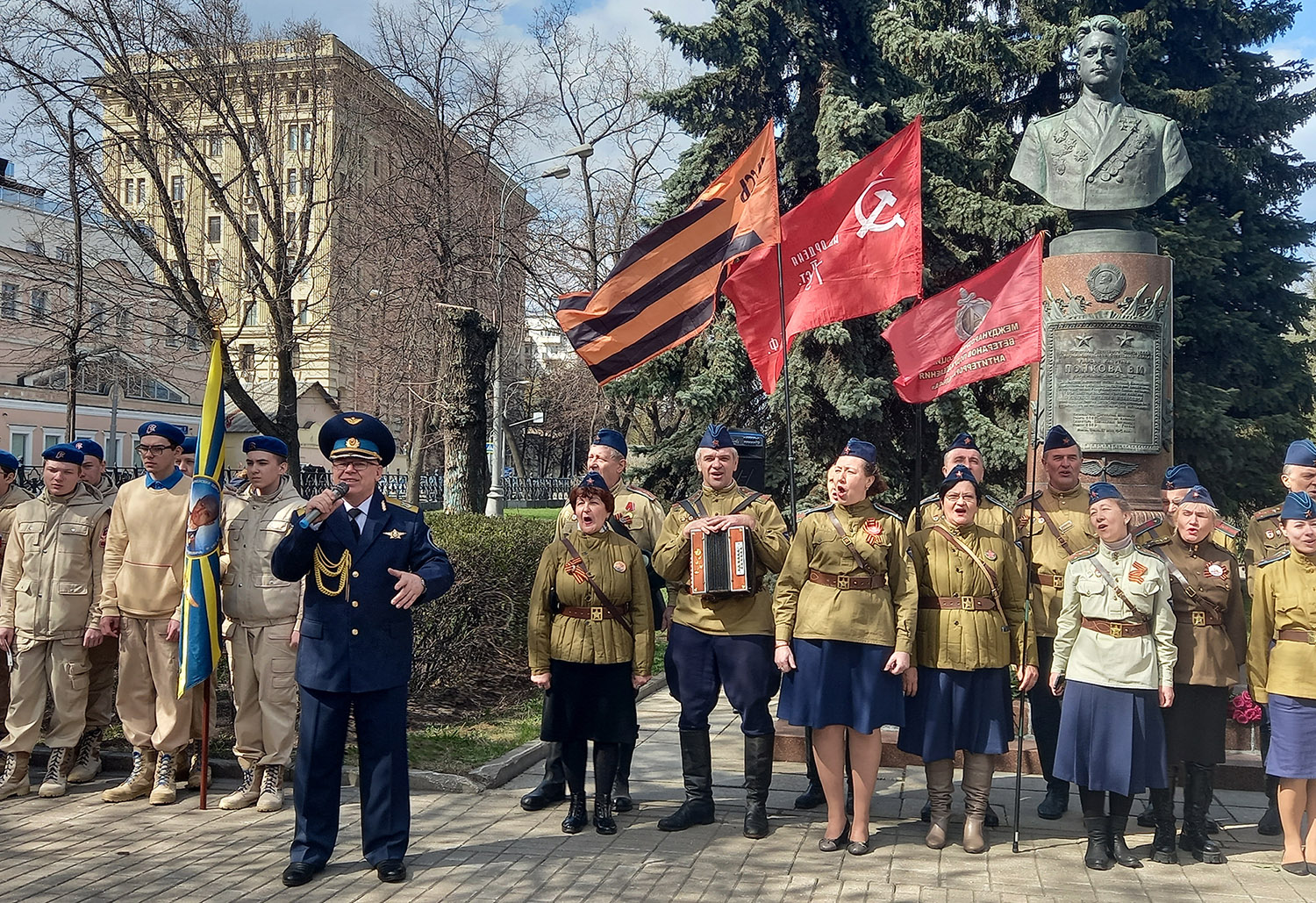 В ЧЕСТЬ 100-ЛЕТНЕГО ЮБИЛЕЯ ЛЕГЕНДАРНОГО КОМАНДИРА «ПОЮЩЕЙ ЭСКАДРИЛЬИ»
