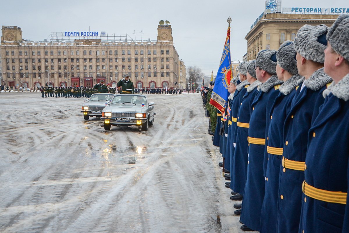 В Волгограде состоялся военный парад