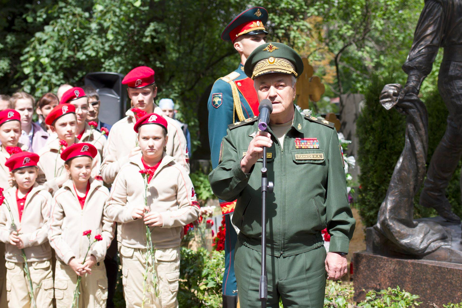 Владимир Зельдин - памятник актеру