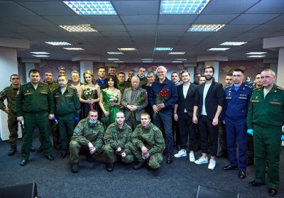Российские артисты и коллектив ЦДРА выступили с концертом для военнослужащих