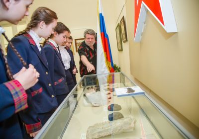 КАРТИНЫ И СКУЛЬПТУРЫ НА ХУДОЖЕСТВЕННОЙ ВЫСТАВКЕ В ЦДРА РАССКАЗЫВАЮТ О ПЕТРЕ I И ЕГО ДЕТИЩЕ – САНКТ-ПЕТЕРБУРГЕ