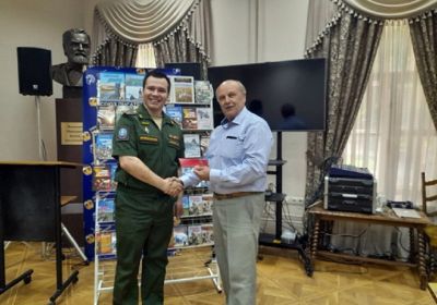 Военнослужащий инженерных войск вступил в Союз писателей России