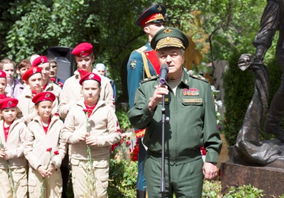 Владимир Зельдин - памятник актеру