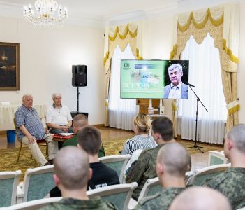 В ЦДРА ПРОШЛА ТВОРЧЕСКАЯ ВСТРЕЧА С ПРОЗАИКОМ НИКОЛАЕМ СТАРОДЫМОВЫМ