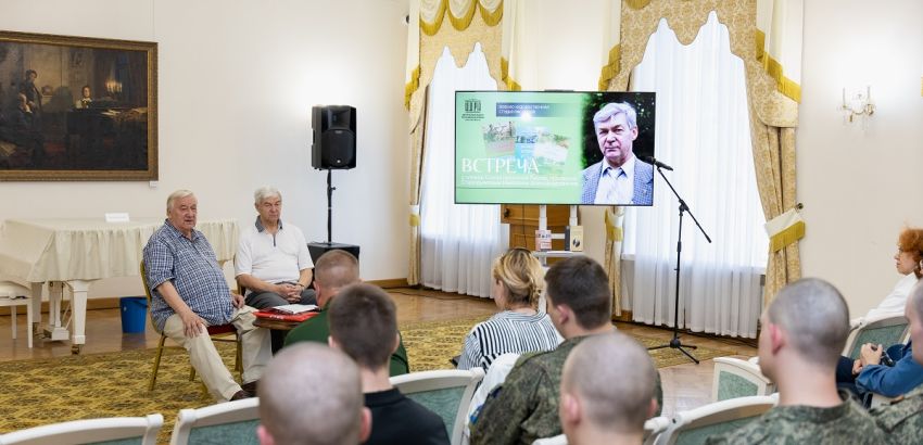В ЦДРА ПРОШЛА ТВОРЧЕСКАЯ ВСТРЕЧА С ПРОЗАИКОМ НИКОЛАЕМ СТАРОДЫМОВЫМ