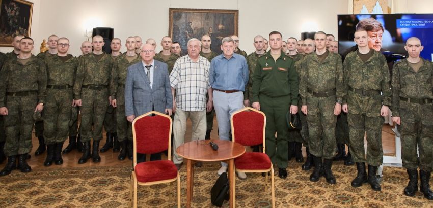 ПРОЗАИК АЛЕКСАНДР БОНДАРЕНКО: «ПАТРИОТИЗМ – ЭТО ГОТОВНОСТЬ СЛУЖИТЬ ТАМ, ГДЕ ТЫ НУЖЕН РОДИНЕ» 